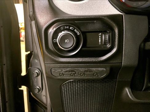 Used 2024 Jeep Wrangler Sport S image 34