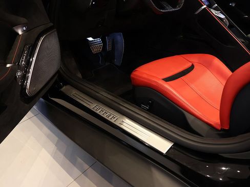 Certified 2025 Ferrari Roma Spider RWD image 92