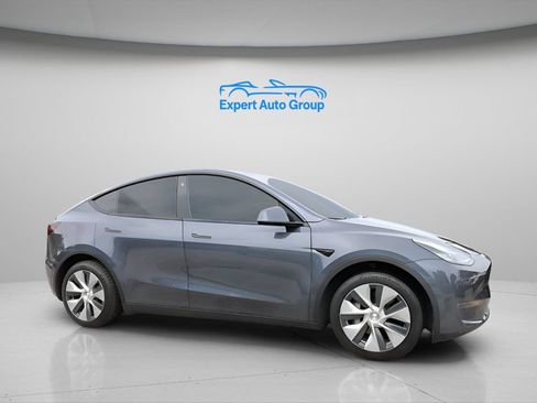 Used 2023 Tesla Model Y Long Range AWD/4WD image 1