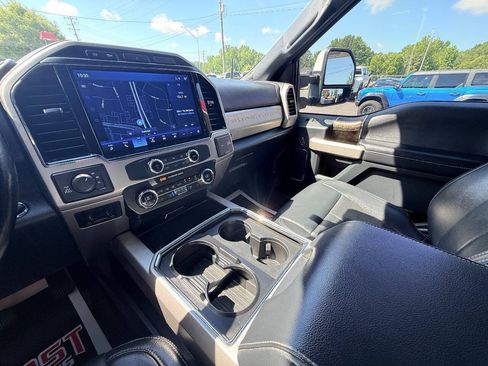 Used 2022 Ford F250 Lariat w/ Lariat Ultimate Package AWD/4WD image 31