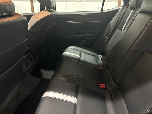 Used 2025 Toyota Camry SE image 13
