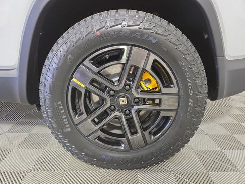 Used 2024 Rivian R1S Adventure AWD/4WD image 10