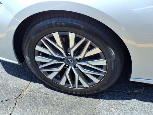 Used 2024 Nissan Altima 2.5 SV FWD image 26