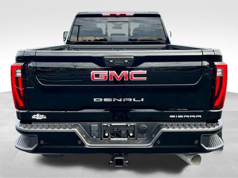 Used 2025 GMC Sierra 2500 Denali image 9