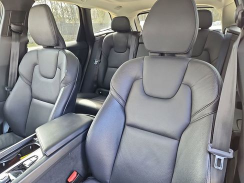 Used 2023 Volvo XC60 B5 Plus FWD image 10
