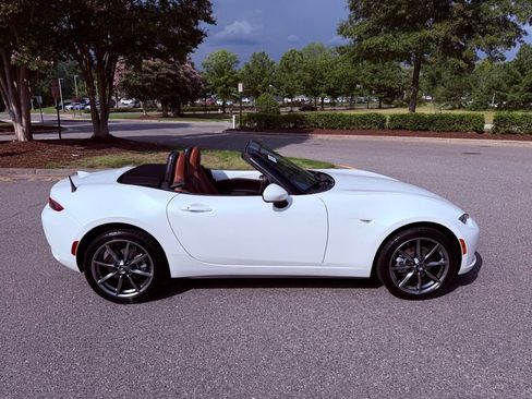 Used 2023 MAZDA MX-5 Miata Grand Touring RWD image 11