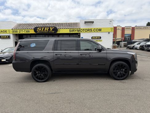 Used 2016 Cadillac Escalade ESV Premium AWD/4WD image 2
