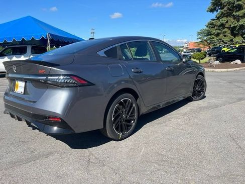 New 2026 Nissan Sentra SR w/ Floor Mat Package FWD image 5