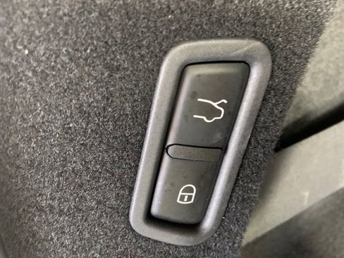 Used 2019 Maserati Levante GranLusso AWD/4WD image 11