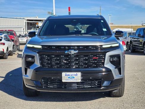 Used 2024 Chevrolet Traverse RS image 2