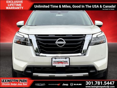 Used 2024 Nissan Pathfinder Platinum AWD/4WD image 2
