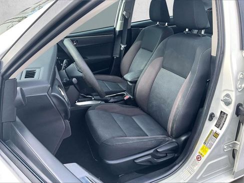 Used 2019 Toyota Corolla LE image 24