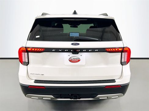 Used 2025 Ford Explorer Active w/ Active Comfort Package image 5