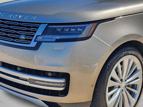 Certified 2024 Land Rover Range Rover Autobiography AWD/4WD image 31