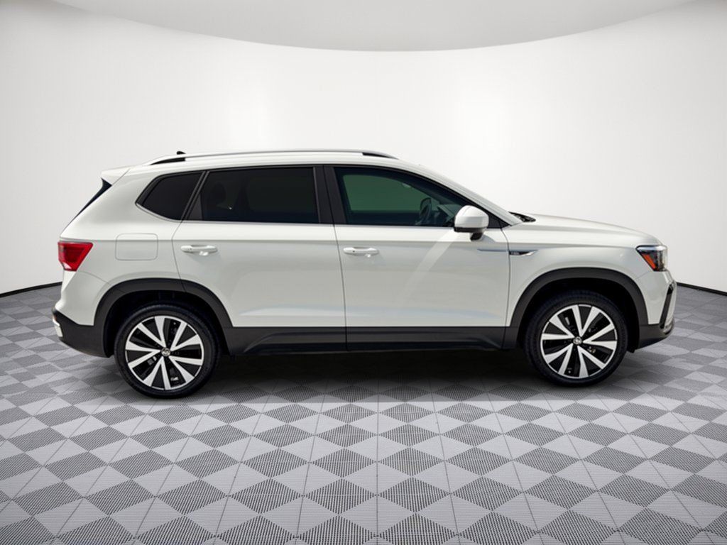 Used 2023 Volkswagen Taos SE FWD image 8