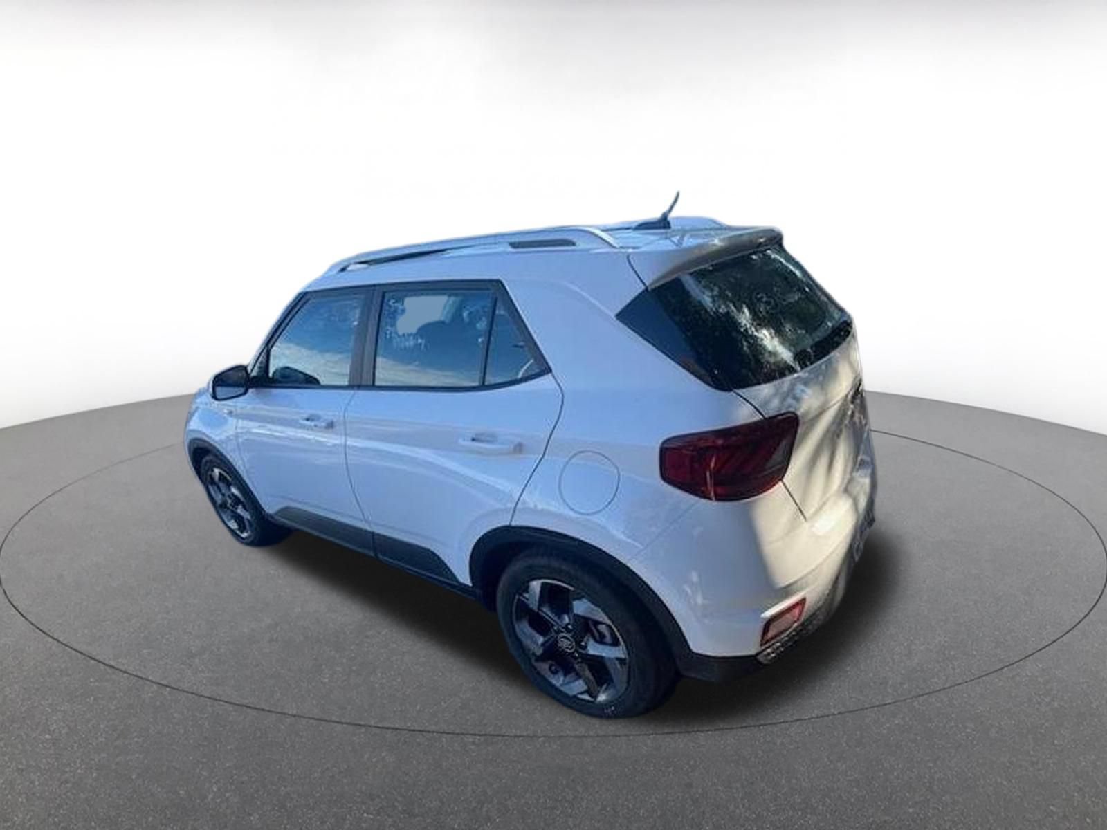 Used 2026 Hyundai Venue SEL FWD image 3