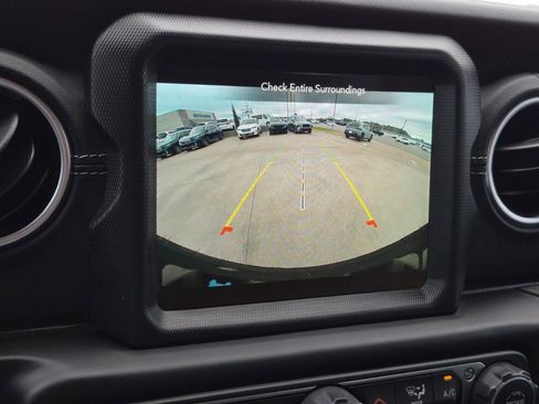 Used 2023 Jeep Wrangler Unlimited Sahara w/ Cold Weather Group image 18