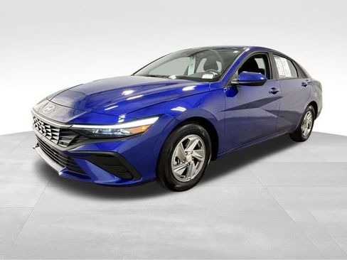 Certified 2025 Hyundai Elantra SE FWD image 6