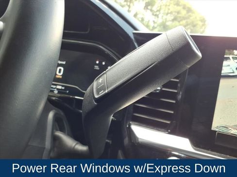 Used 2025 GMC Sierra 1500 SLT image 11