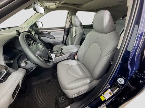 New 2026 Toyota Highlander Limited image 14