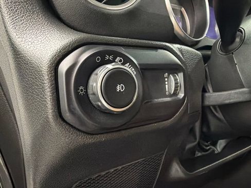 Used 2023 Jeep Wrangler Unlimited Sahara AWD/4WD image 18