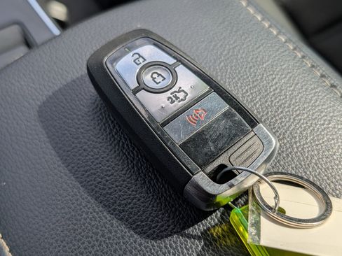 Used 2019 Ford Fusion SE FWD image 33