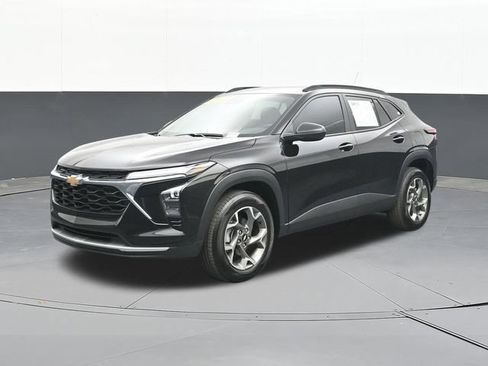 Used 2026 Chevrolet Trax LT w/ LT Convenience Package FWD image 4