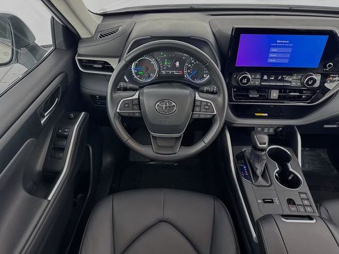 Used 2025 Toyota Highlander XLE AWD/4WD image 27