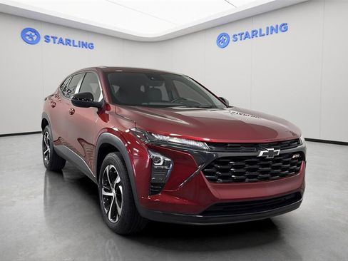 Certified 2024 Chevrolet Trax RS w/ Driver Confidence Package image 31