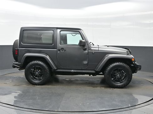 Used 2017 Jeep Wrangler Sahara image 7