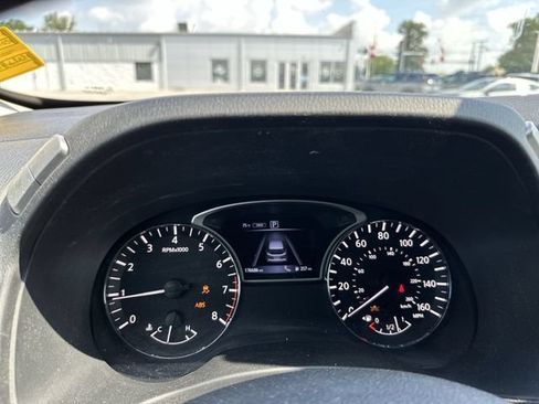 Used 2019 Nissan Pathfinder SL AWD/4WD image 12