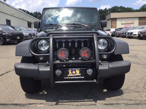 Used 2018 Jeep Wrangler Sport AWD/4WD image 4
