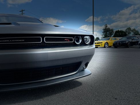 Used 2018 Dodge Challenger R/T Scat Pack RWD image 12