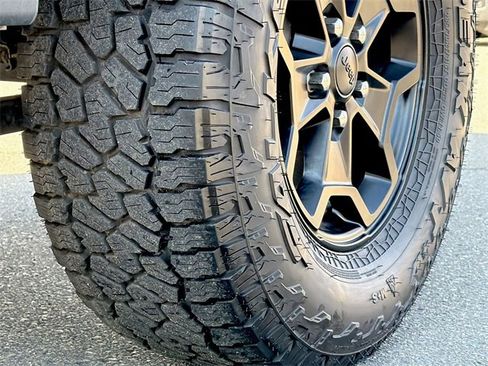 Used 2022 Jeep Gladiator Willys image 19