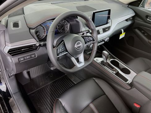 New 2025 Nissan Altima 2.5 SR image 7