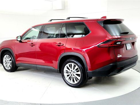 Used 2025 Toyota Grand Highlander AWD image 4