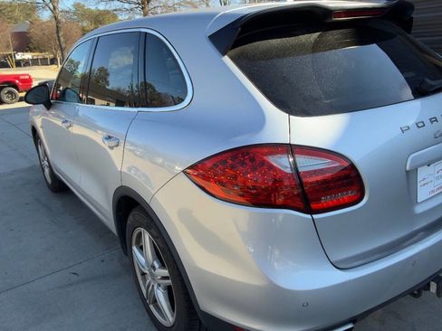 Used 2011 Porsche Cayenne S image 10