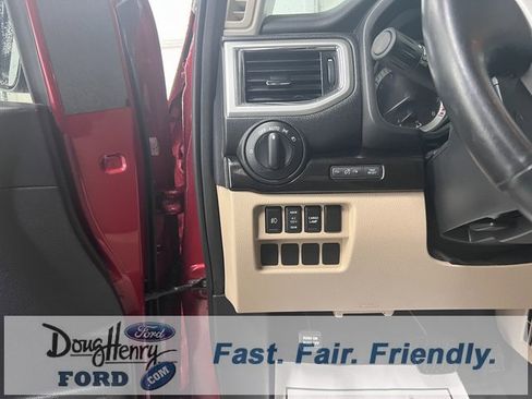 Used 2017 Nissan Titan SV image 26