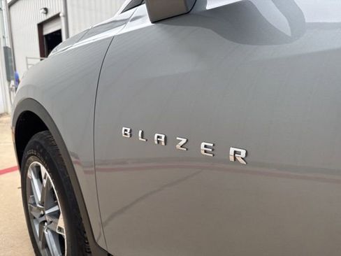 Used 2025 Chevrolet Blazer LT AWD/4WD image 9