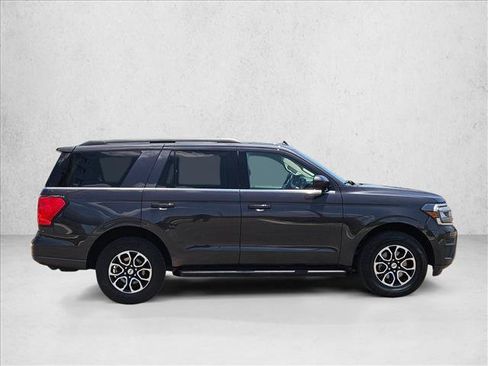 Used 2024 Ford Expedition XLT AWD/4WD image 4