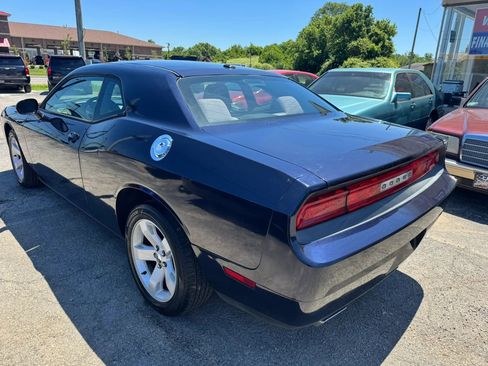 Used 2012 Dodge Challenger SXT RWD image 5
