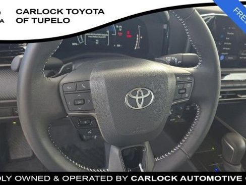 Used 2025 Toyota Camry SE image 9