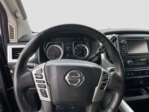 Used 2017 Nissan Titan SV image 11