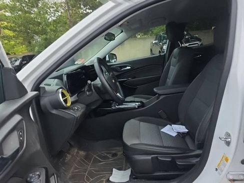 Used 2025 Chevrolet Trax LT w/ Driver Confidence Package FWD image 3