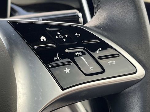 Used 2025 Mercedes-Benz GLC 300 4MATIC image 26