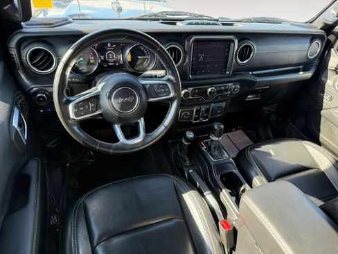 Used 2022 Jeep Wrangler Unlimited Sahara AWD/4WD image 15