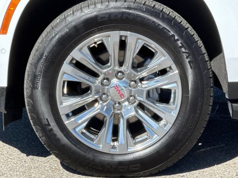 Used 2025 GMC Yukon XL Denali AWD/4WD image 36