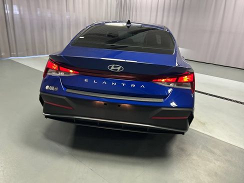 Used 2024 Hyundai Elantra SEL FWD image 6