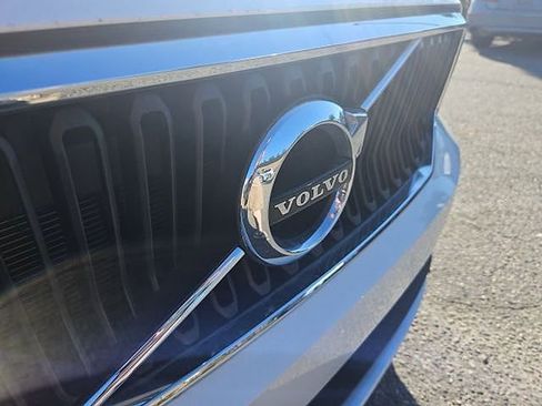 Used 2019 Volvo XC40 T5 Momentum image 13