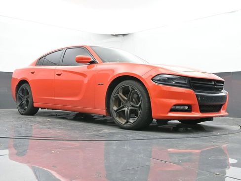 Used 2017 Dodge Charger R/T w/ Plus Group image 39